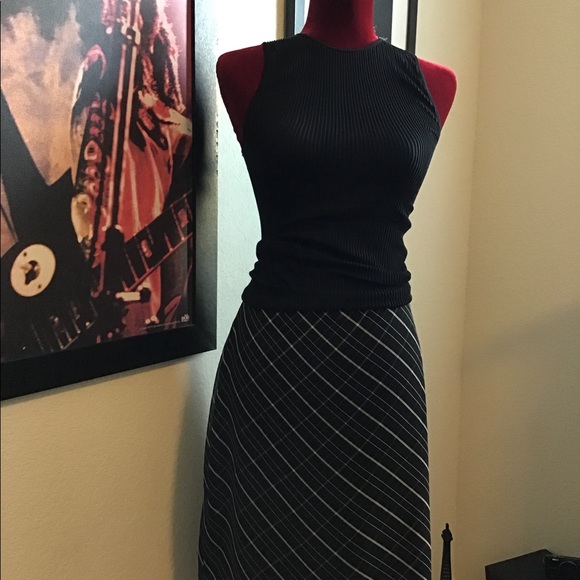 The Limited - Picture 4 of 4